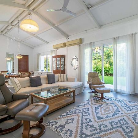 Hamptons Charm By Stayvista Luxury 5Br With Pool, Lawn & Table Tennis Alibag Exterior photo